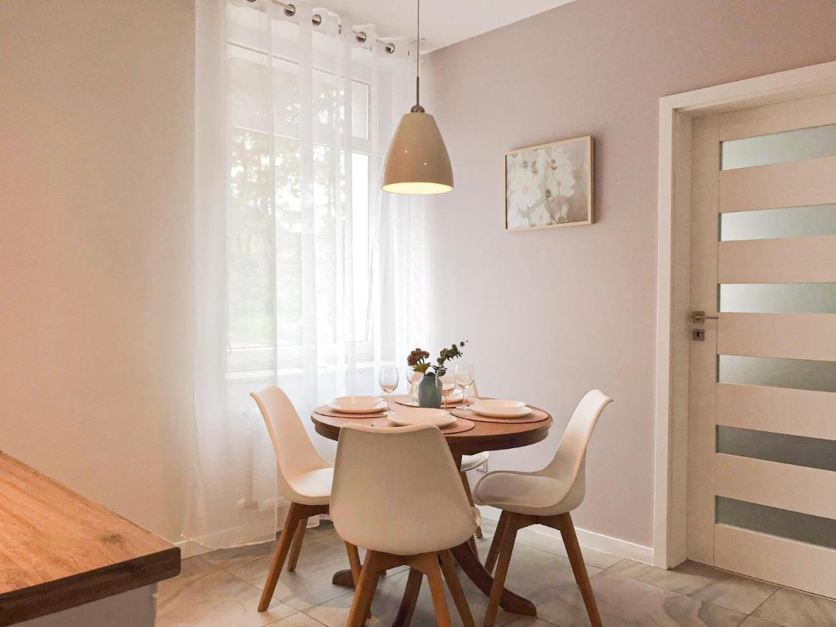 Apartament Pod Papugami Kolobrzeg-Podczele ภายนอก รูปภาพ